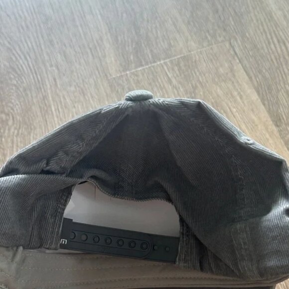 NWT Travis Mathew Hat Trick Snapback Hat Quiet Storm Gray One Size Adjustable - Picture 4 of 4